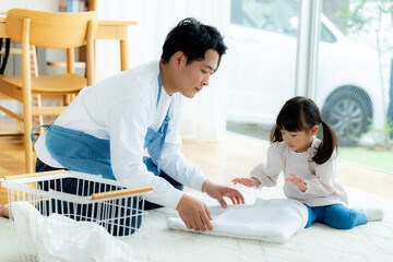 家事をするお父さん © wheeljack