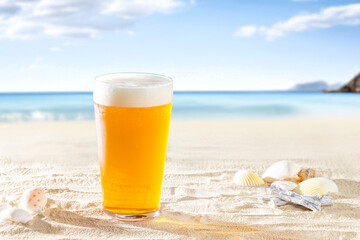 ビールと砂浜　Beer and beach
