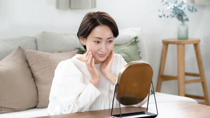 女性　スキンケア