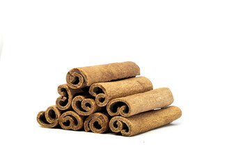 cinnamon is a plant that contains many benefits for health and food
