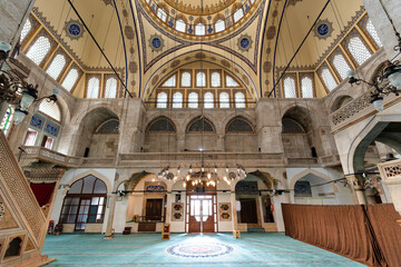 Obraz premium Muradiye Mosque stands as a remarkable example of Ottoman architecture in Manisa, Turkey. Constructed in the 1500s, its intricate domes and elegant interiors attract tourists and worshippers alike