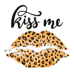 "Kiss me" black handwritten lettering with leopard print lip mark, isolated on a white background. Vector illustration perfect for t-shirt  prints, posters, and romantic or fashion-themed designs. © Tatsiana