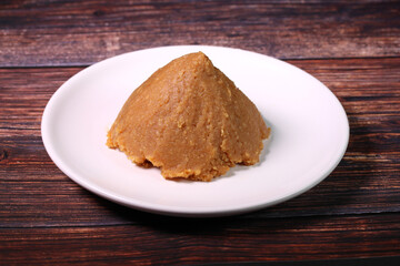 皿に盛った味噌