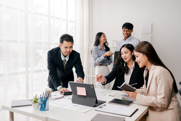 Modern youth are gathering, working as a team, and holding team meetings to achieve their goals.