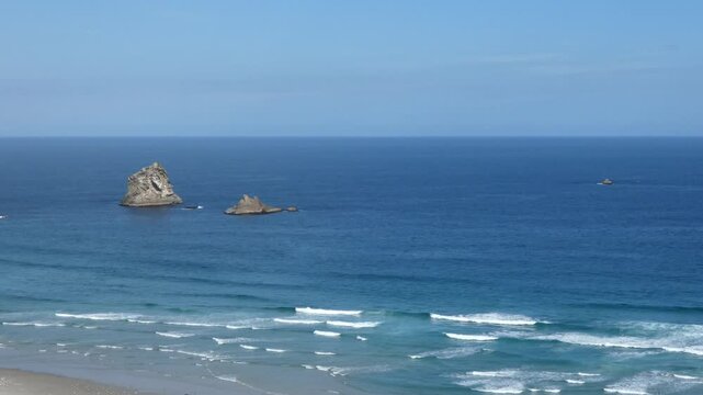 Distinctive off-shore rocky features at the beautiful Sandfly Bay Wildlife Refuge (Otago Peninsula, New Zealand)