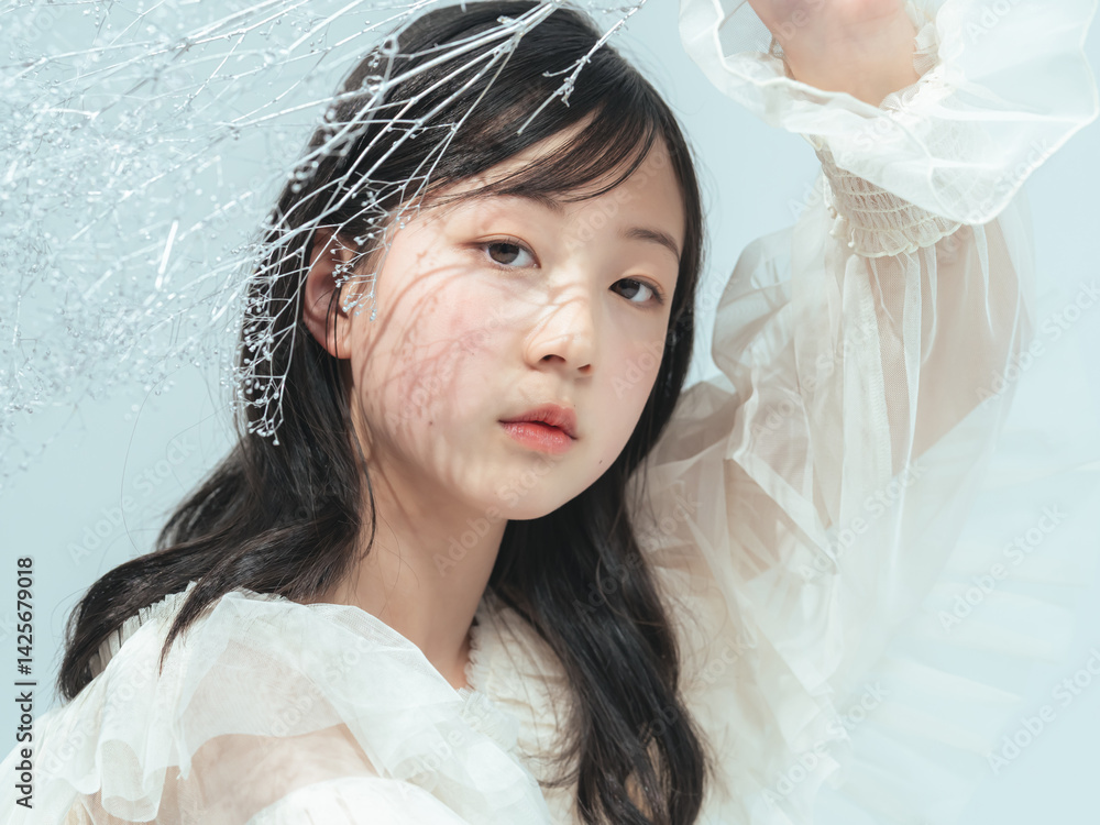 Poster 女の子、ポートレート、子供、少女、女子、ドレス、ハーフ成人式、七五三、写真館、フォトスタジオ、記念撮影、可愛い、美人、美少女、清楚、キレイめ、白バック、コピースペース、広告、ワンピース、子供服、アパレル、ファッション、コーデ、カジュアル、ウェディング、美容、スキンケア、コスメ、化粧品、ナチュラル、メイク、ヘアケア、美肌、美白、美顔、子ども、小学生、キッズ、日本人、カメラ目線、クール、透明感、卒業、