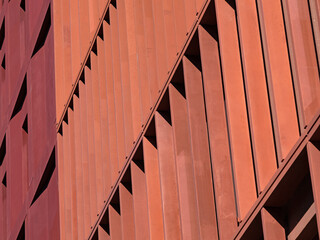 Details moderner Architektur in orange und rot