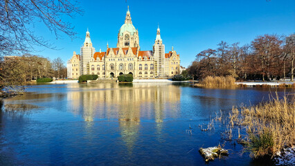 Fototapeta premium A Majestic Castle Wonderfully Reflected in Tranquil and Peaceful Waters of Nature Maschsee Hannover