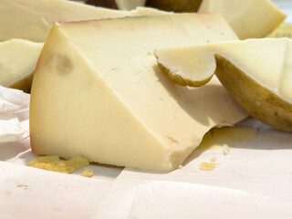 Close-up of gouda cheese slices on a cutting board