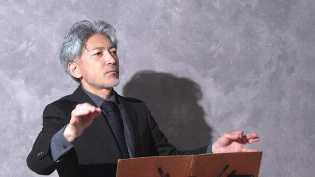 男性指揮者