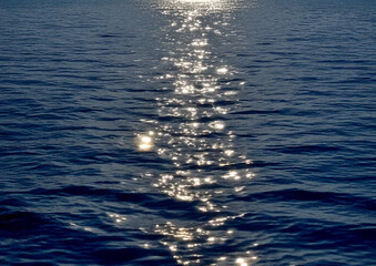 夕陽を映す波のきらめき04