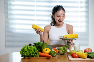 Obraz premium A woman is holding a plate of vegetables and smiling