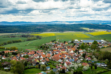 Frühlingshafter Spaziergang an einem herrlichen Sonnentag in der Thüringer Rhön bei...
