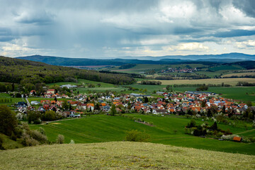 Frühlingshafter Spaziergang an einem herrlichen Sonnentag in der Thüringer Rhön bei...