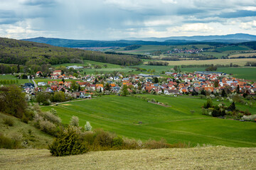 Frühlingshafter Spaziergang an einem herrlichen Sonnentag in der Thüringer Rhön bei...