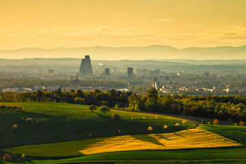 Die Roche-T&uuml;rme in Basel bei herrlicher Abendstimmung mit dem sch&ouml;nsten Sonnenuntergang
