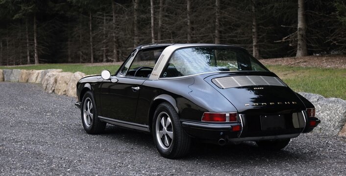 Porsche 911 T,  Targa black sports car