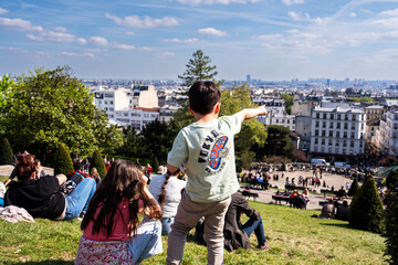 vue de la ville de Paris à partir de la butte de Montmartre un jour de printemps à Paris en France
