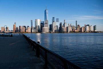 Obraz premium Manhattan's beautiful skyline, New York, United States. Panorama view of New York city skyline in Midtown Manhattan. USA NYC. American big city. Lower Manhattan skyline at sunny day.