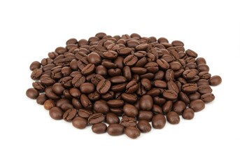 Naklejka premium A pile of roasted coffee beans scattered on a plain white surface in a studio setting showing detail