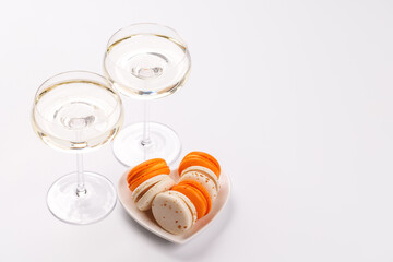 Pairing of champagne and delicate macaroons