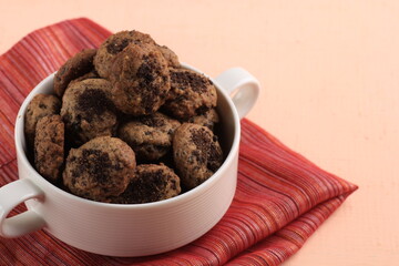choco chunk cookies on white bowl