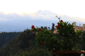 夕暮れのタオルミーナの街並み