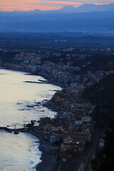 夕暮れのタオルミーナの街並み