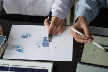 Group of engineer working together design solar energy system © Wanda