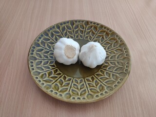 Garlic on the table