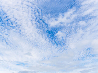 Obraz premium 雨の後に晴れ間が徐々に広がりだす空模様02