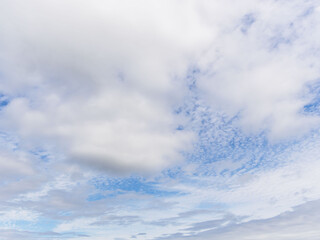 Fototapeta premium 雨の後に晴れ間が徐々に広がりだす空模様26