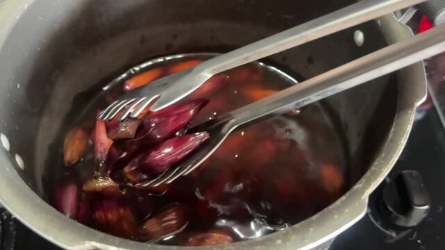 pinh&atilde;o alimento na panela 