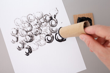 Step in creative sheep craft showing spiral fleece with paint dabs on circular outline. Great for...
