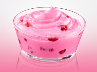 Joghurt mit Kirsche in Glas, isoliert, Quarkspeise, Glasschale, Swirl, 