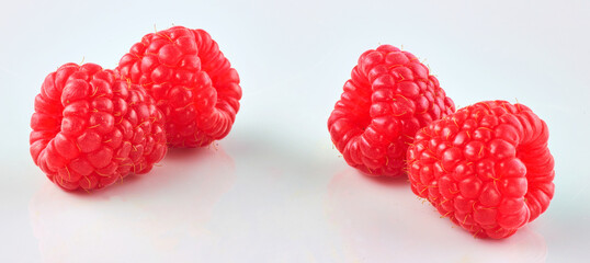 Vier Himbeeren, Obst, isoliert, Himbeeren, Beeren, 