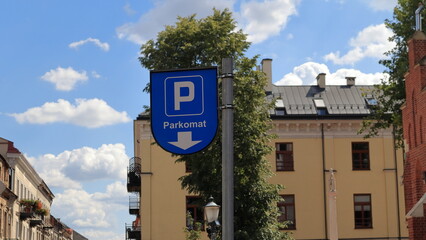 Segno di parkomat dove pagare il parcheggio