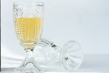 Crystal glass filled with white wine, elegant design, in a bright environment, close-up, selective focus, no people,