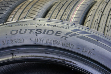Side view of a tire with an indication of tire outside, width, height, diameter, load, speed index