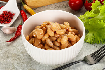 White canned beans in the bowl