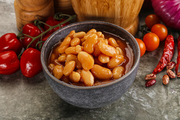Canned beans in tomato sauce