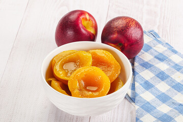 Canned peaches with sweet syrope