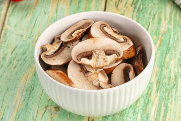 Sliced raw brown royal champignon
