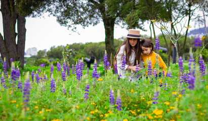 mom-and-daughter in-a-field-with-flowers