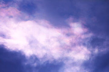 空を彩る美しい彩雲