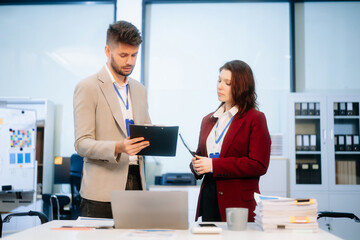 Those who work hard, win in the conference room new startup project