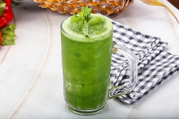 Mint, basil, spinach smoothie detox