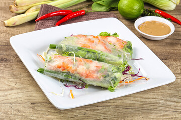 Vietnamese spring roll with prawn and salad