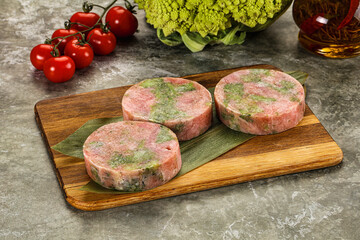 Raw Tuna medallion with broccoli