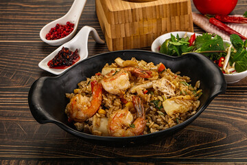 Vietnamese fried rice with prawn and squid Kom Ran